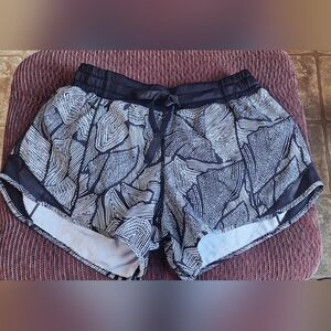Lululemon Black and White Athletic Shorts ☆SIZE 6☆